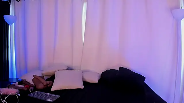 Snapshot of Emiilycollins chatting on January 12, 3:50 pm Emiilycollins online show from January 12, 3:50 pm