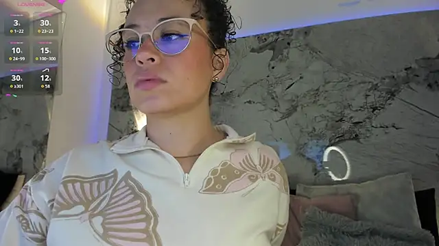 LIZ HOLMES online show from December 17, 11:05 am