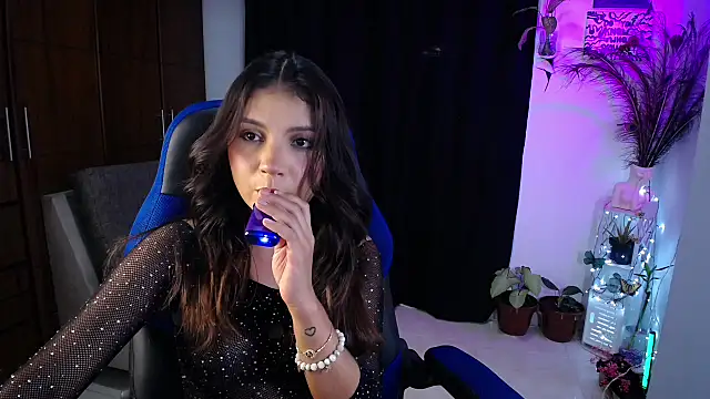 Snapshot of medusa_025 chatting on January 10, 3:39 am medusa 025 online show from January 10, 3:39 am