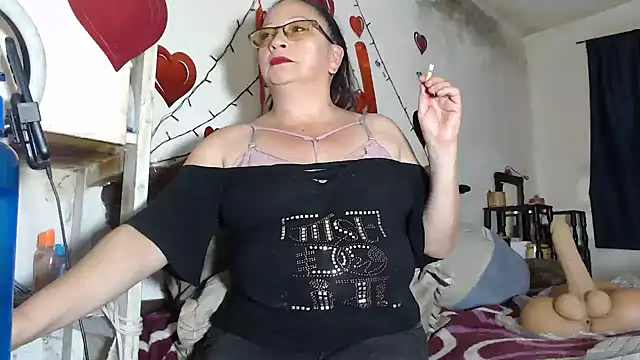 Vivianmature online show from November 22, 9:25 pm