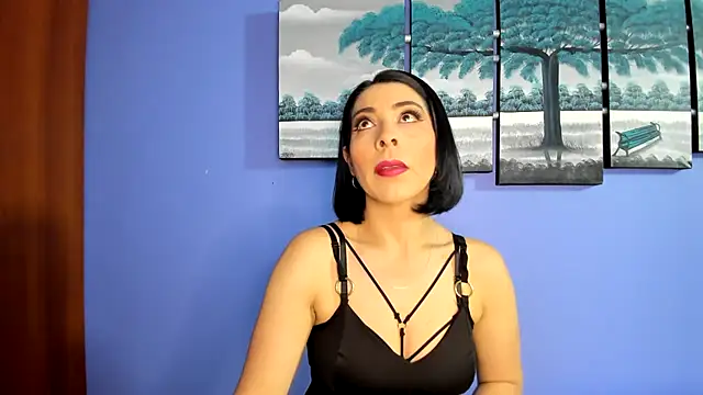 Snapshot of AdelleLennox_cg chatting on January 23, 11:15 am AdelleLennox cg online show from January 23, 11:15 am