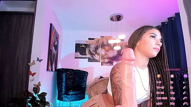 Snapshot of pretty_pettite chatting on February 10, 11:13 pm pretty pettite online show from February 10, 11:13 pm