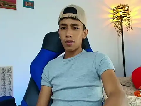 Snapshot of Ostin18hot chatting on November 30, 1:53 am Ostin18hot online show from November 30, 1:53 am