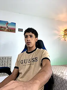 Snapshot of Ostin18hot chatting on December 5, 4:21 am Ostin18hot online show from December 5, 4:21 am