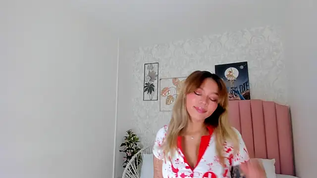 Adria ross online show from October 31, 12:39 pm