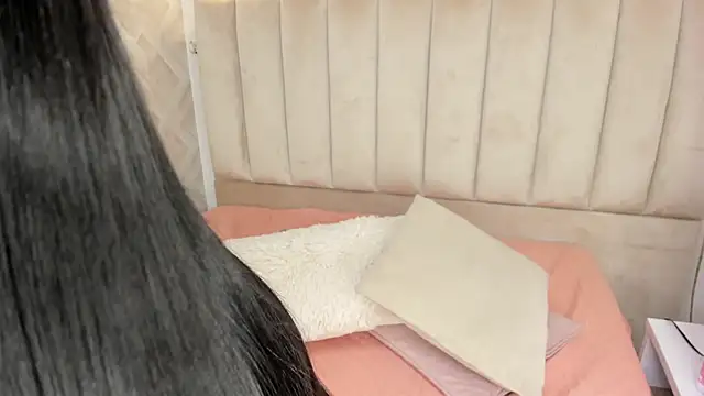 Anniie Queen online show from March 26, 2:50 am