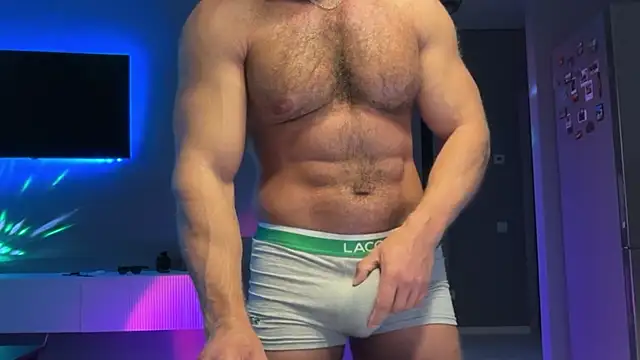 KarlosRichi online show from April 8, 2:33 am