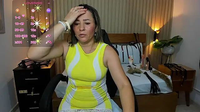 Snapshot of luciana_ballesteros_ chatting on February 19, 12:22 pm luciana ballesteros online show from February 19, 12:22 pm