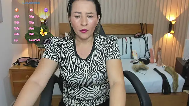 Snapshot of luciana_ballesteros_ chatting on February 27, 12:34 pm luciana ballesteros online show from February 27, 12:34 pm