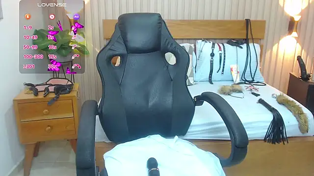 Snapshot of luciana_ballesteros_ chatting on March 19, 12:23 pm luciana ballesteros online show from March 19, 12:23 pm