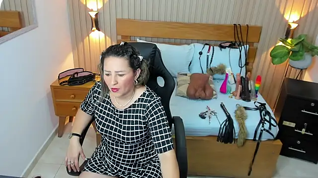 Snapshot of luciana_ballesteros_ chatting on September 30, 12:10 pm luciana ballesteros online show from September 30, 12:10 pm