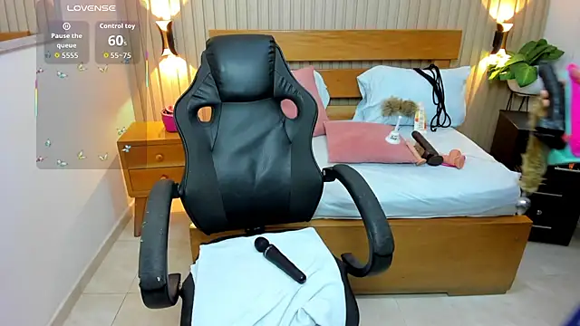 luciana ballesteros  online show from April 1, 11:55 am