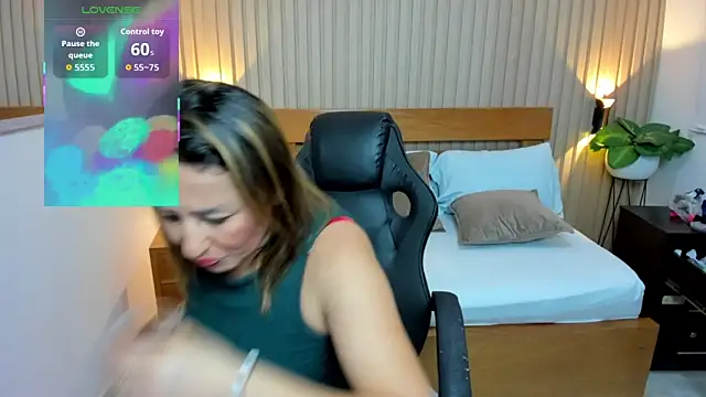 luciana ballesteros  online show from April 13, 12:10 pm