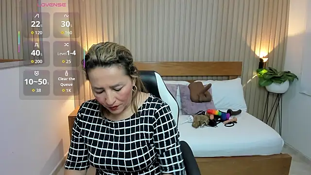 Snapshot of luciana_ballesteros_ chatting on June 6, 11:59 am luciana ballesteros online show from June 6, 11:59 am