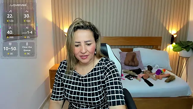 Snapshot of luciana_ballesteros_ chatting on June 15, 12:07 pm luciana ballesteros online show from June 15, 12:07 pm