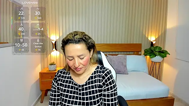 Snapshot of luciana_ballesteros_ chatting on June 23, 12:14 pm luciana ballesteros online show from June 23, 12:14 pm