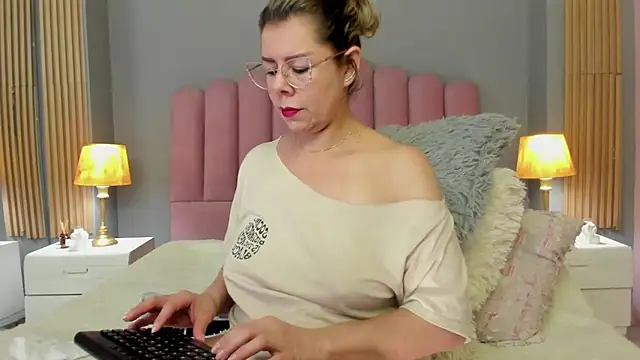 RamonaSimons online show from February 23, 6:01 pm