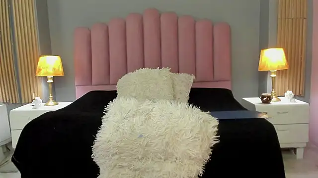 RamonaSimons online show from March 10, 8:01 pm