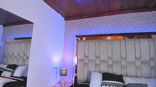 Snapshot of AngelineHeet chatting on December 4, 4:32 am AngelineHeet online show from December 4, 4:32 am