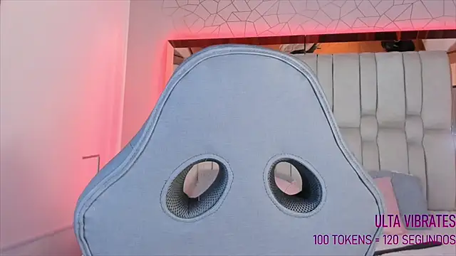 Snapshot of AngelineHeet chatting on December 17, 3:28 am AngelineHeet online show from December 17, 3:28 am