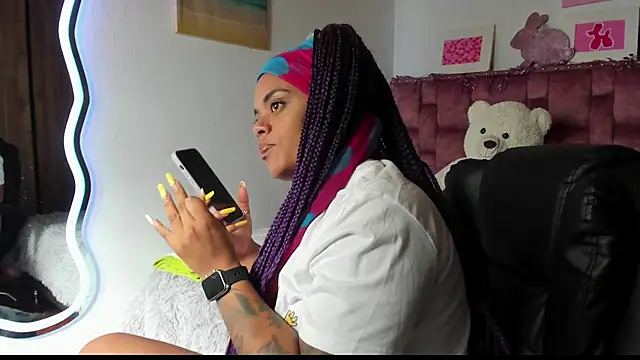 Snapshot of ladyrd1 chatting on October 19, 5:35 pm ladyrd1 online show from October 19, 5:35 pm