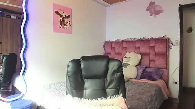 ladyrd1 online show from January 11, 7:52 pm