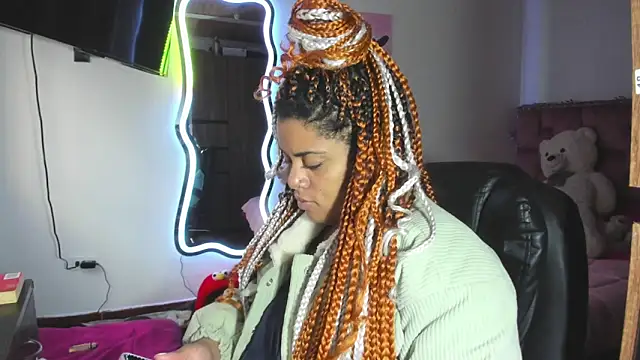 ladyrd1 online show from February 14, 11:01 pm