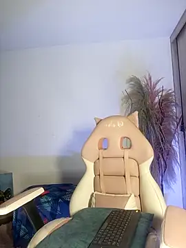 lovely kitt online show from December 3, 12:40 am