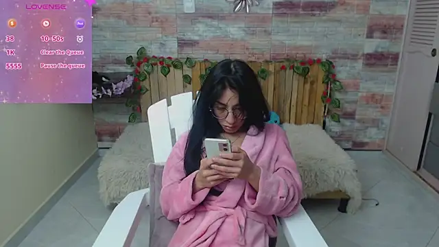 Snapshot of Lucy_joi chatting on January 5, 9:15 am Lucy joi online show from January 5, 9:15 am