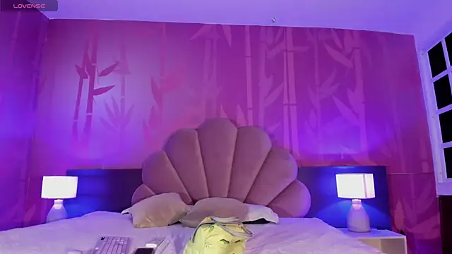 Snapshot of sabrinamilani chatting on February 13, 12:13 am sabrinamilani online show from February 13, 12:13 am