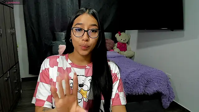 Snapshot of isa_bellaa0 chatting on December 31, 8:37 am isa bellaa0 online show from December 31, 8:37 am