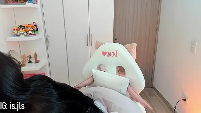 Snapshot of isa_bellaa0 chatting on October 2, 4:30 am isa bellaa0 online show from October 2, 4:30 am