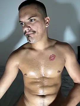 HotBeastBoy online show from December 4, 1:25 am