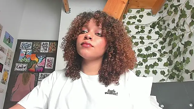 Snapshot of Ada_gales_ chatting on December 18, 9:29 pm Ada gales online show from December 18, 9:29 pm