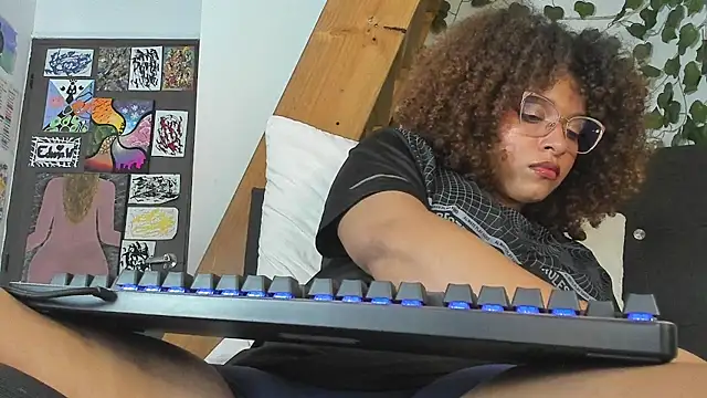 Snapshot of Ada_gales_ chatting on December 20, 2:52 am Ada gales online show from December 20, 2:52 am