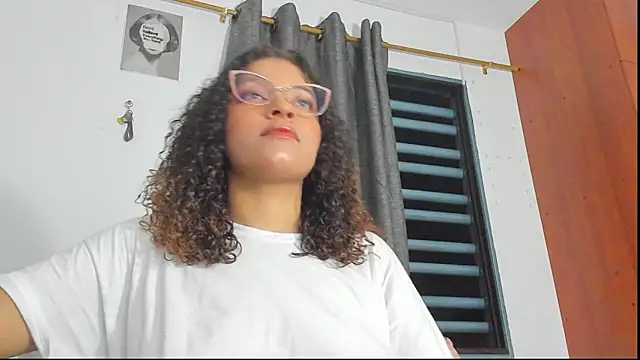 Snapshot of Ada_gales_ chatting on November 8, 3:39 am Ada gales online show from November 8, 3:39 am