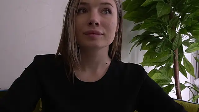 IceDanielles online show from January 27, 11:11 am