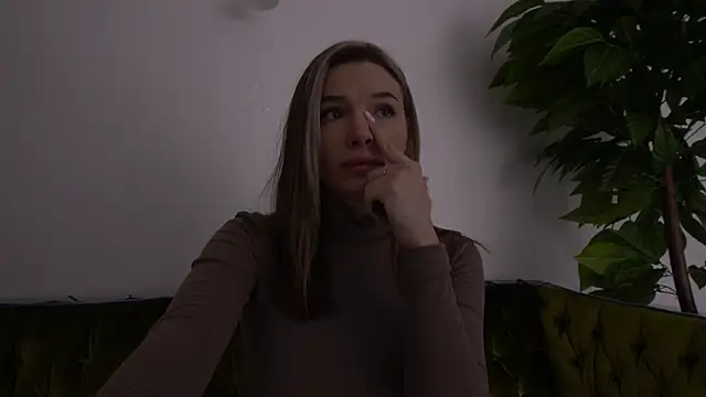 IceDanielles online show from January 31, 2:17 pm