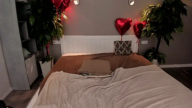 IceDanielles online show from March 14, 5:02 pm