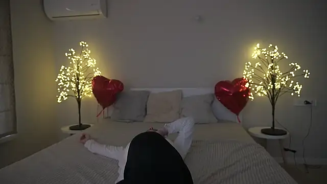 IceDanielles online show from March 15, 12:34 pm