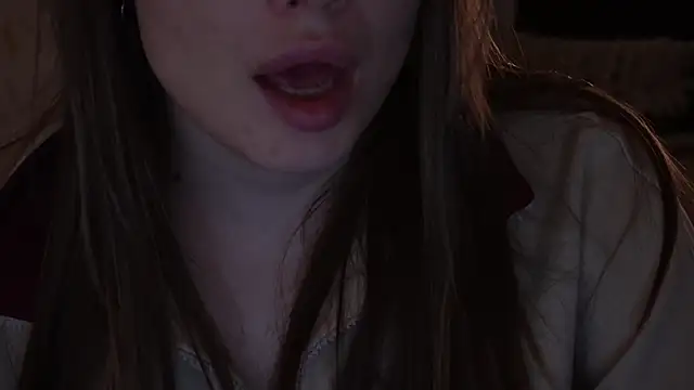 IceDanielles online show from December 21, 1:40 pm