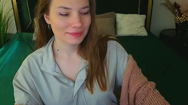 IceDanielles online show from April 10, 1:05 pm