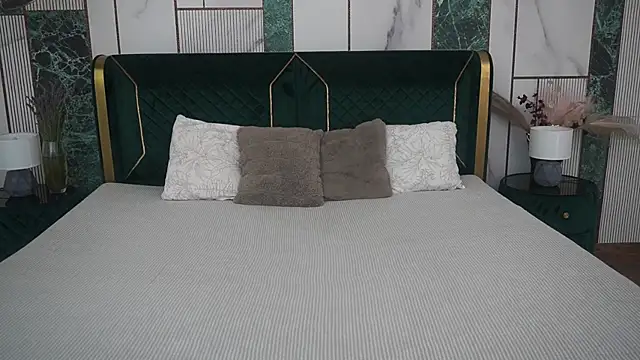 IceDanielles online show from July 18, 5:44 am