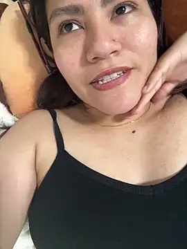 Snapshot of ZUCAAT chatting on February 22, 11:03 pm ZUCAAT online show from February 22, 11:03 pm