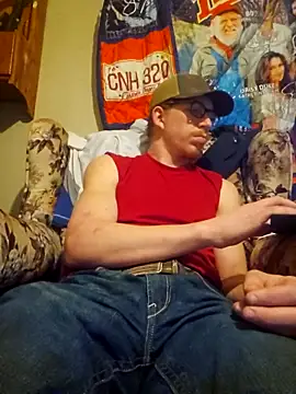 Snapshot of REDHAMMER_ chatting on March 11, 12:33 am REDHAMMER online show from March 11, 12:33 am