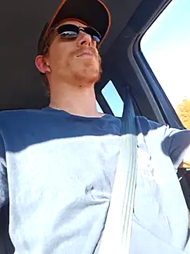 Snapshot of REDHAMMER_ chatting on February 18, 9:11 pm REDHAMMER online show from February 18, 9:11 pm