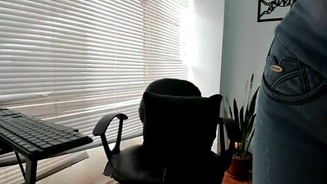 merlinaadams  online show from May 15, 1:51 pm