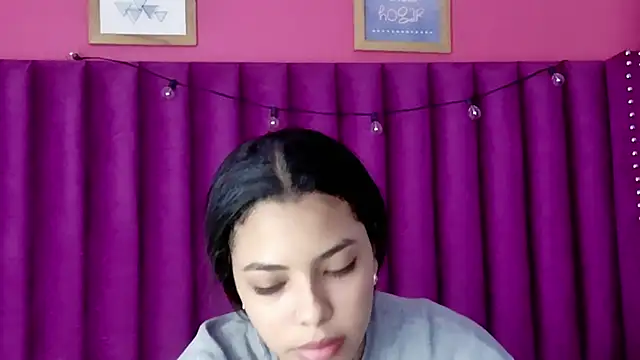 littleebonny online show from December 22, 12:35 pm