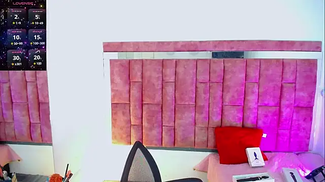 KayleighDreams  online show from April 12, 3:11 am