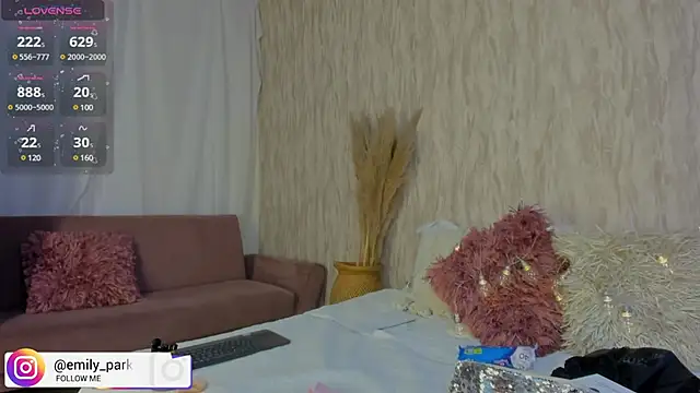 Snapshot of emily_parkerr chatting on December 14, 8:08 pm emily parkerr online show from December 14, 8:08 pm